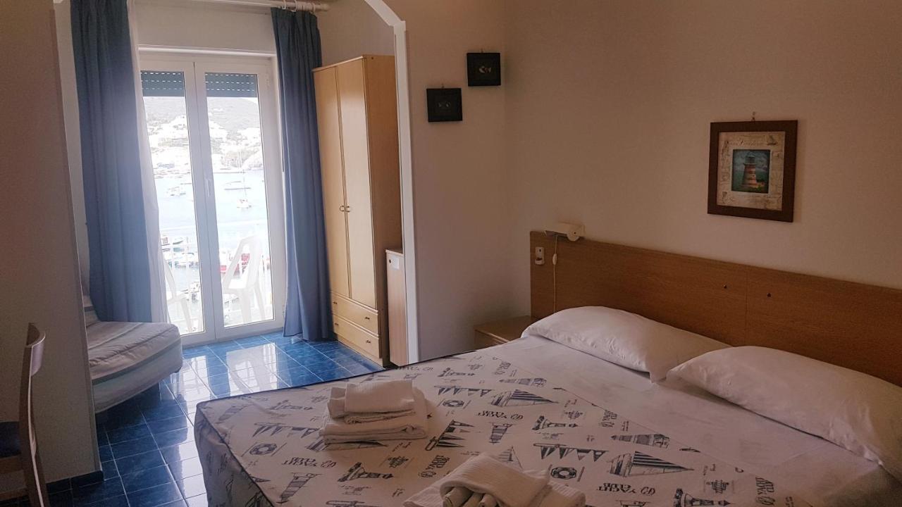 Hotel La Baia Ponza Exteriör bild