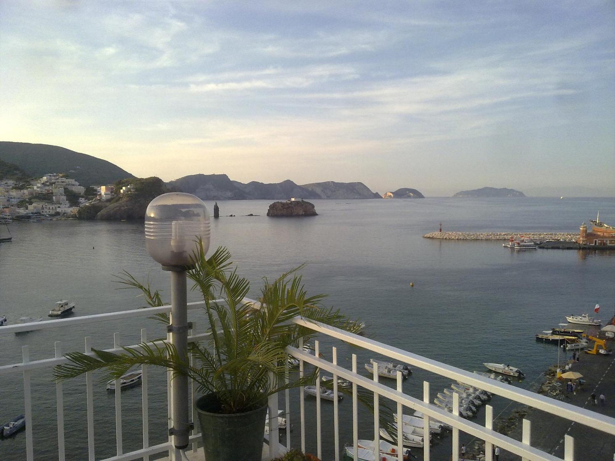 Hotel La Baia Ponza Exteriör bild