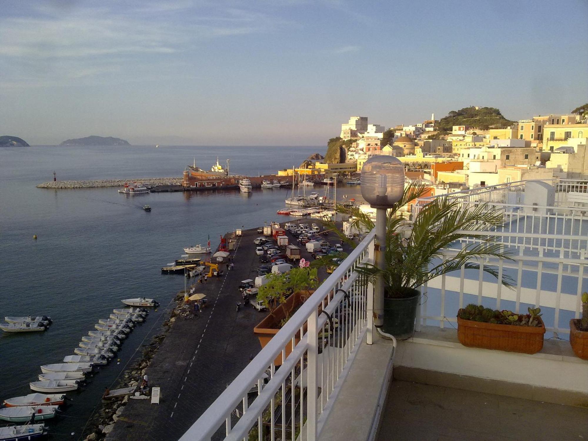 Hotel La Baia Ponza Exteriör bild